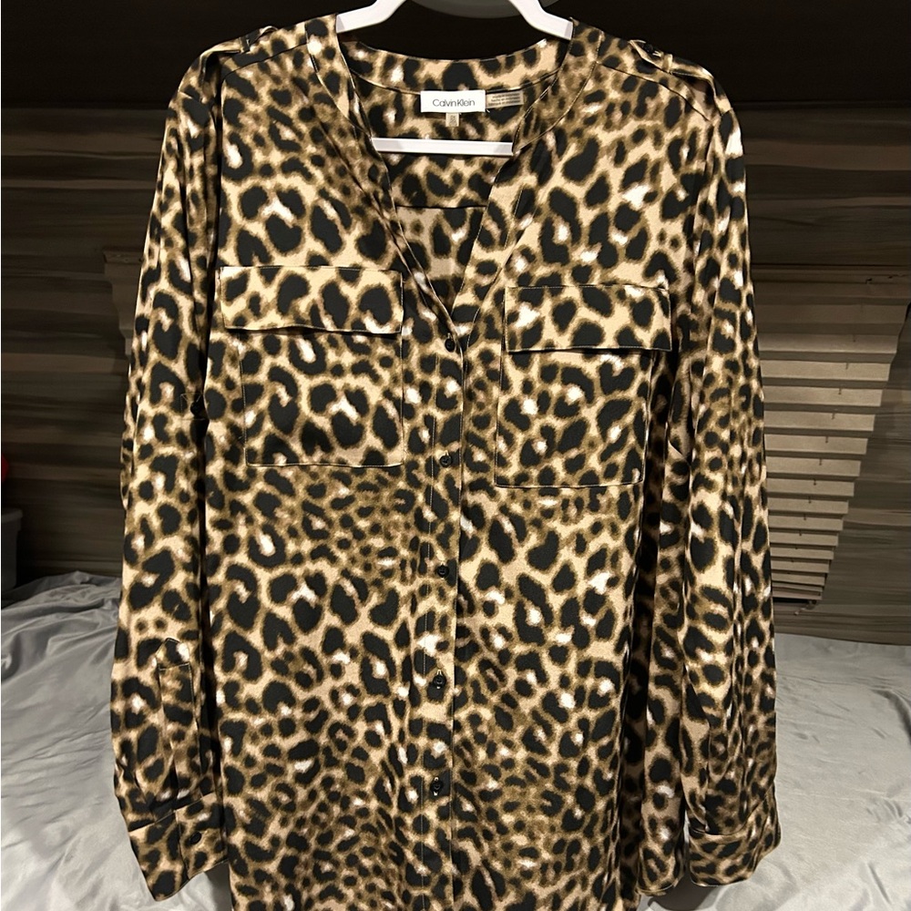 Calvin Klein Women's Leopard Print Button-Down Shirt OX